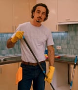 עוזרתלי - עוזרת בית ב-תל אביב-יפו - תומאס י.