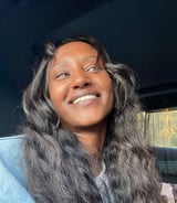 עוזרתלי - מטפלת לילדים ב-פתח תקווה - אדל ט.