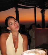 עוזרתלי - מטפלת לילדים ב-אזור - שיר ש.