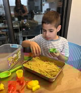 עוזרתלי - מטפלת לילדים ב-פתח תקווה - שמירה על ילד עם אוטיזם בתיפקוד בינוני