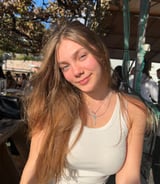 עוזרתלי - מטפלת לילדים ב-ניצן - ונסה ב.