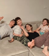 עוזרתלי - מטפלת לילדים ב-תל אביב-יפו - מחפשים בייביסיטר לרמת אביב ג׳ ל5 ימים בשבוע