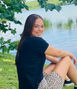 עוזרתלי - מטפלת לילדים ב-רמת גן - מיה ב.