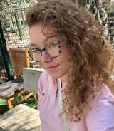 עוזרתלי - דוגסיטר ב-פתח תקווה - אנסטסיה י.