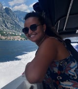 עוזרתלי - מטפלת לילדים ב-כפר יונה - ג'ולי ג.