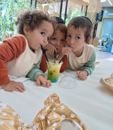 עוזרתלי - מטפלת לילדים ב-חיפה - דרושה בחורה לעזרה עם שלשה ילדים קטנים ועזרה במטלות הבית