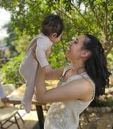 עוזרתלי - מטפלת לילדים ב-רמת רחל - מטפלת לתינוקת בת 5 חודשים