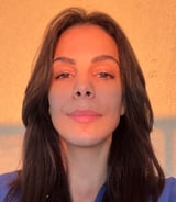 עוזרתלי - מטפלת לקשישים ב-תל אביב-יפו - סוגוד ב.