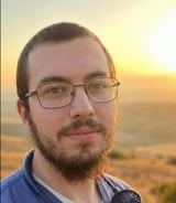 עוזרתלי - מטפלת לקשישים ב-כפר שאול - אפרים ר.