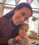 עוזרתלי - מטפלת לילדים ב-ירושלים - מחפשת מטפלת קבועה לילד אחד בן 1.4, לשישה ימים בשבוע, 8-11. בשכונת עין כרם הקסומה