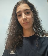 עוזרתלי - מטפלת לילדים ב-אזור - שרה י.