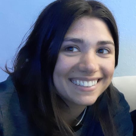 עוזרתלי - מטפלת לילדים ב-טירת כרמל - Ron T.